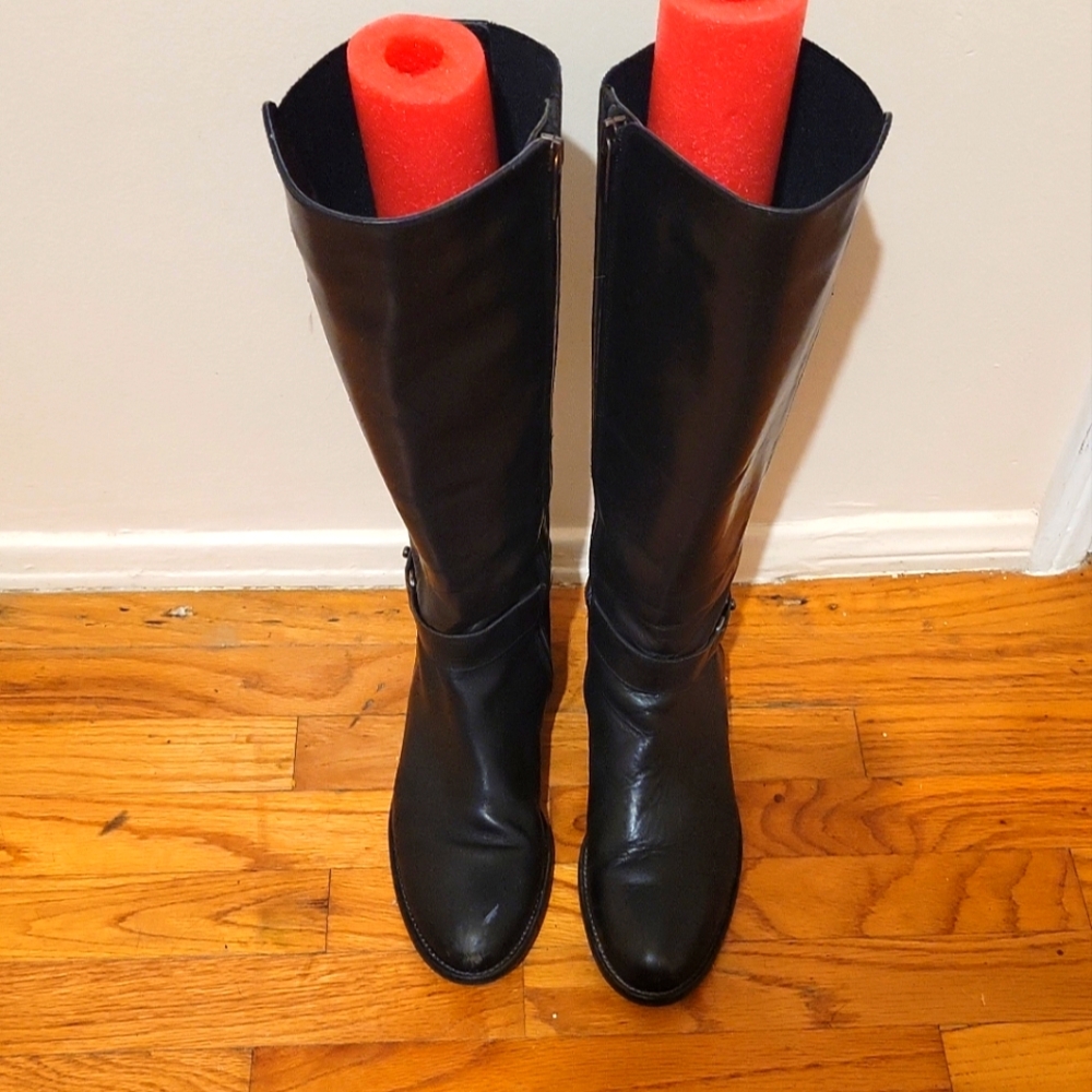 Aquatalia Black Boots Sleek Leather Design